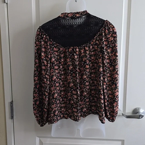 Maurices Floral Lace Blouse Size XL‎ - Picture 5 of 10